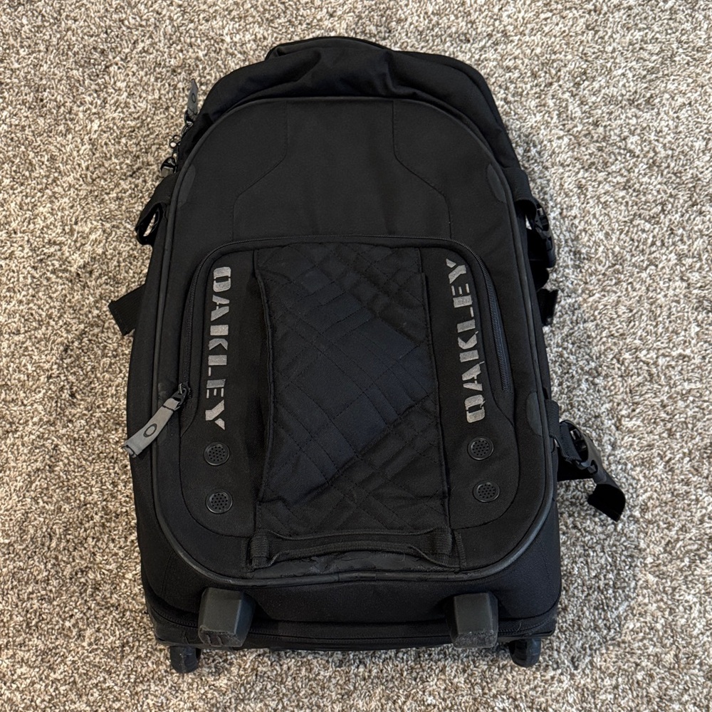 Oakley carry on roller bag